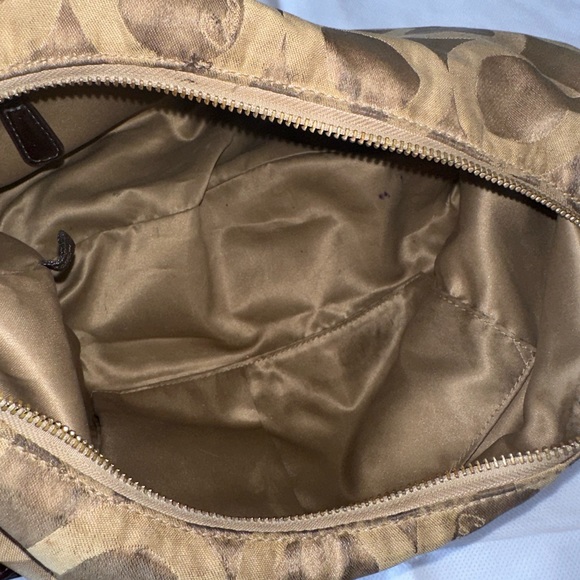 Tan genuine coach brand handbag. - Picture 4 of 7